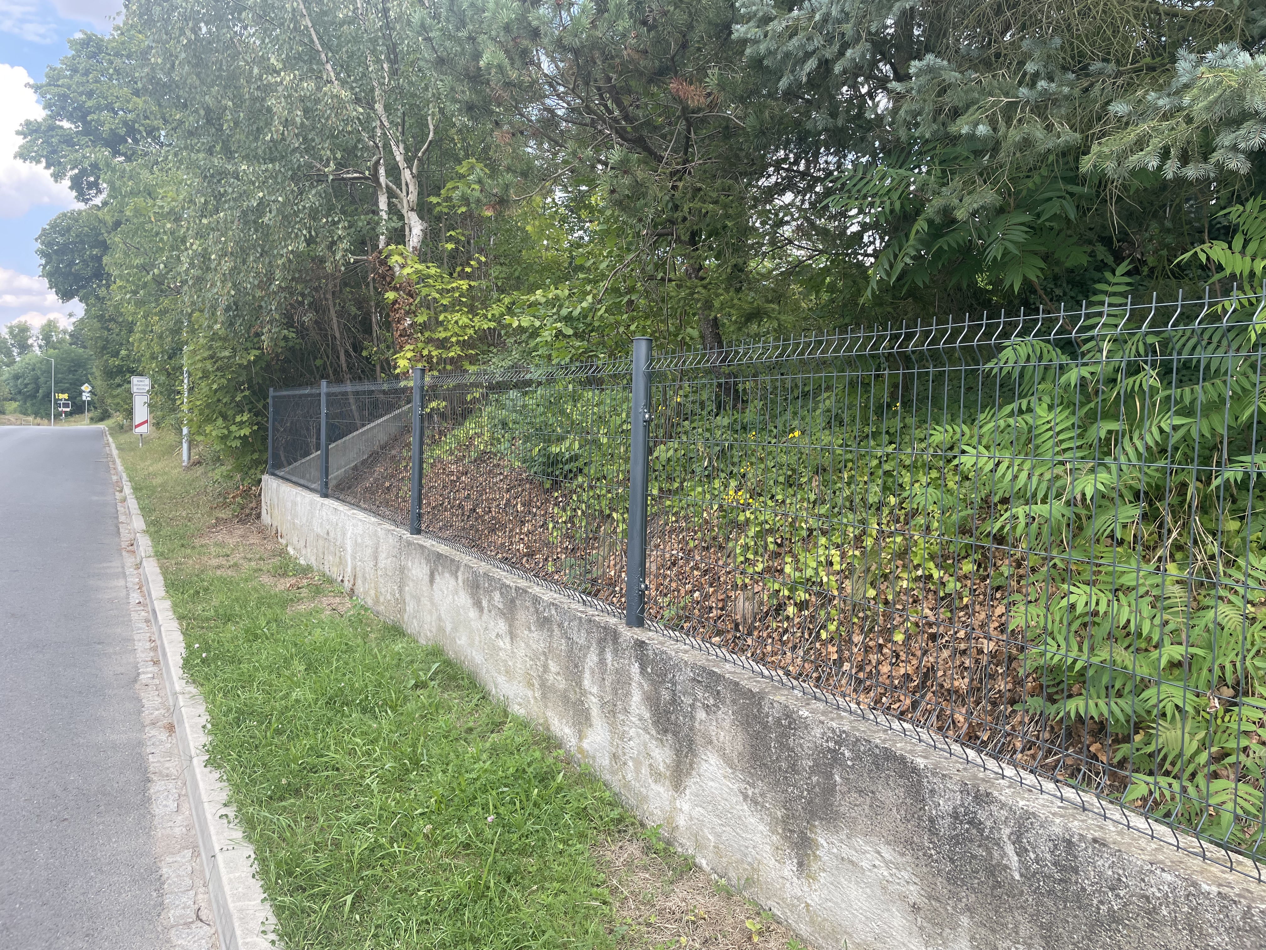 Intalace 3D panelu na zrenovovane původní sloupky - ANTRACIT